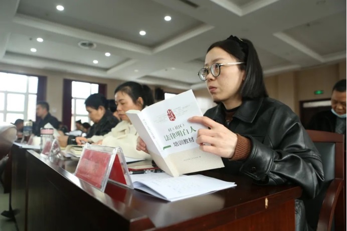 武汉市青山区：培养“法律明白人”，让“法治种子”落地生根